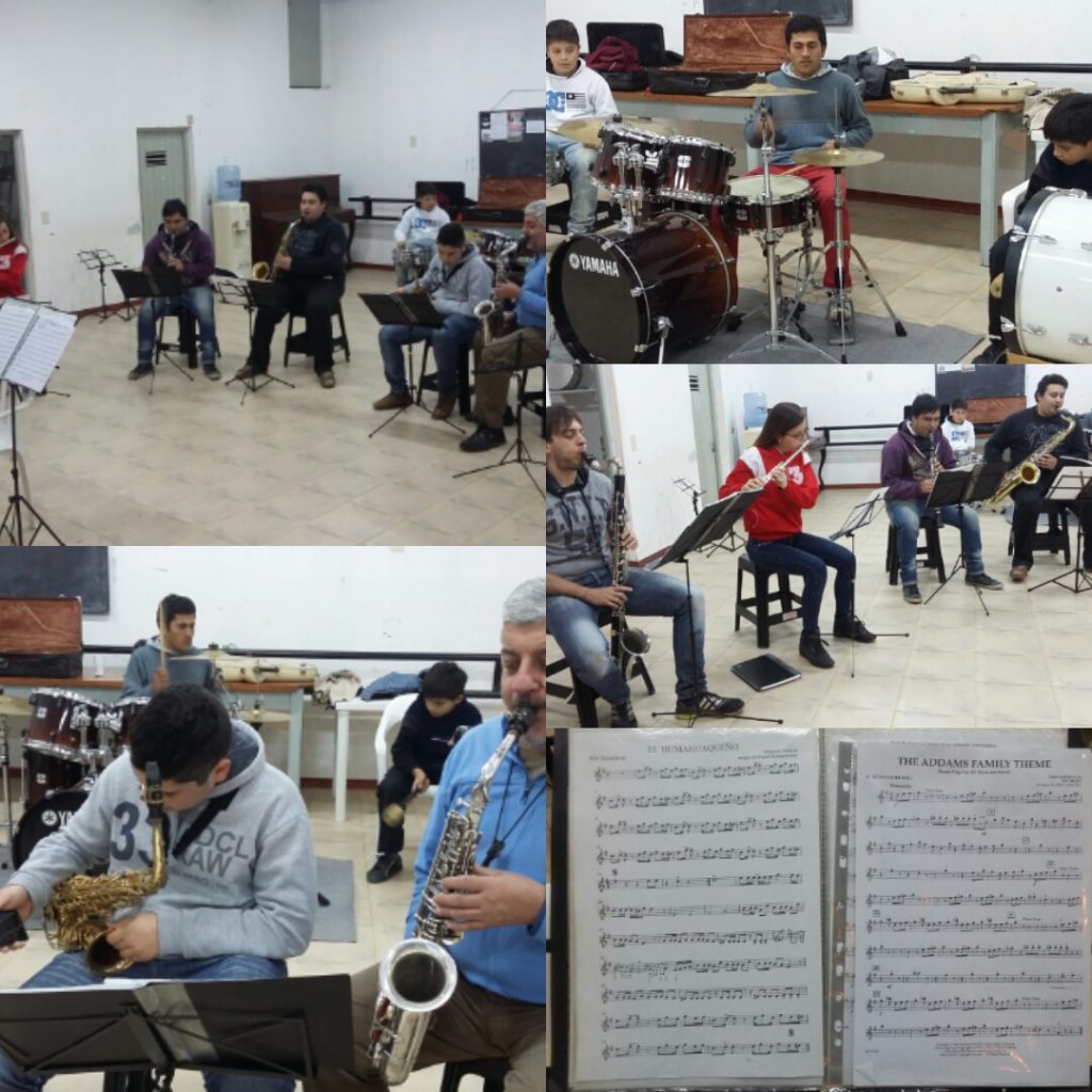 Y TODA LA ORQUESTA FORMA UNA FIESTA y toda la orquesta forma una fiesta: